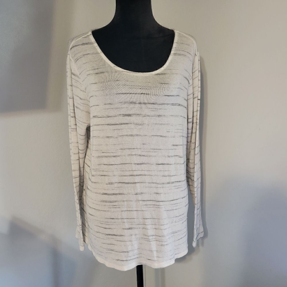 a.n.a. Cream Long Sleeve Scoop Neck Twist Back Top Size L